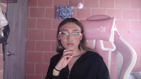 Snapshot of andrea_camila chatting on 4, 2, 2026 Andrea online show from 4, 2, 2026