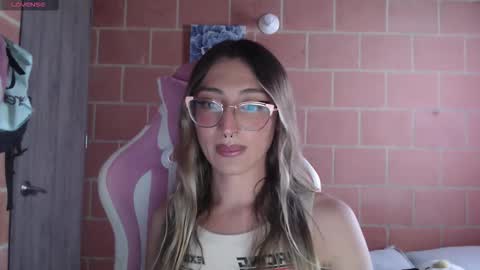 Snapshot of andrea_camila chatting on 9, 2, 2026 Andrea online show from 9, 2, 2026