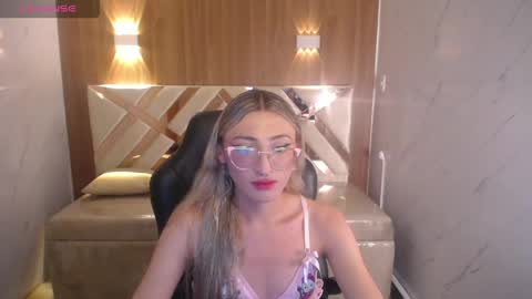 Snapshot of andrea_camila chatting on 12, 3, 2026 Andrea online show from 12, 3, 2026