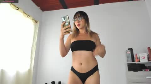 Snapshot of andrea_hillss2 chatting on 6, 1, 2025 ANDREA online show from 6, 1, 2025