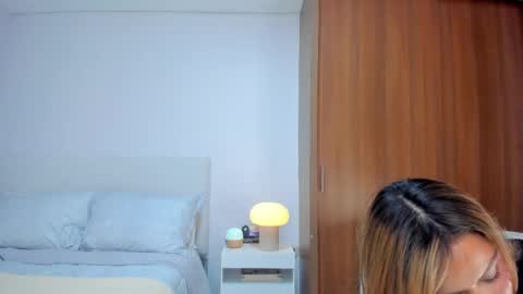 Snapshot of andrea_martini_ chatting on 6, 11, 2025 andrea online show from 6, 11, 2025