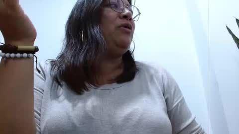 Snapshot of andrea_teacher chatting on 19, 9, 2025 Andrea Model trainer Luxury ST online show from 19, 9, 2025