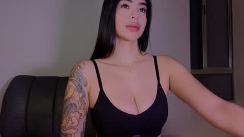 Snapshot of andrea_torres_ chatting on 28, 7, 2026 online show from 28, 7, 2026