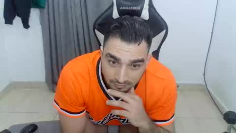 Snapshot of andres180950734 chatting on 10, 6, 2026 andres180950734 online show from 10, 6, 2026