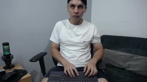 Snapshot of andres_69_fantasy chatting on 5, 7, 2026 andres_69_fantasy online show from 5, 7, 2026