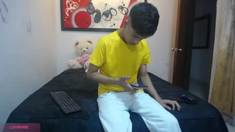 Snapshot of andrescoll25 chatting on 3, 7, 2026 andrescoll25 online show from 3, 7, 2026