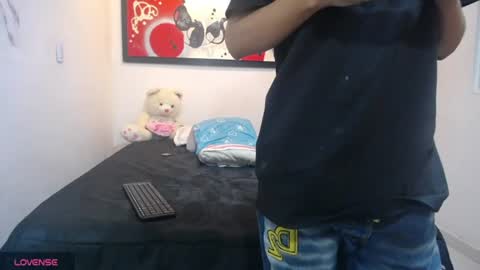 Snapshot of andrescoll25 chatting on 7, 7, 2026 andrescoll25 online show from 7, 7, 2026