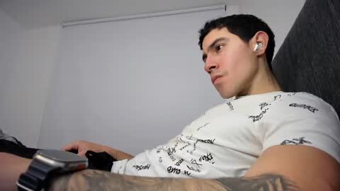 Snapshot of andresjuan92 chatting on 6, 7, 2026 onlyfanscallmegotter online show from 6, 7, 2026
