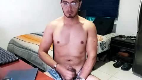 Snapshot of andresvergon85 chatting on 8, 3, 2025 andresvergon85 online show from 8, 3, 2025