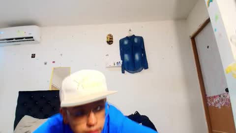 andreswhite_shotoflust online show from 2, 6, 2026