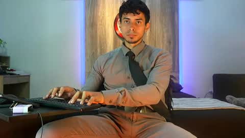 Snapshot of andrew_elliot chatting on 28, 10, 2025 Andrew online show from 28, 10, 2025