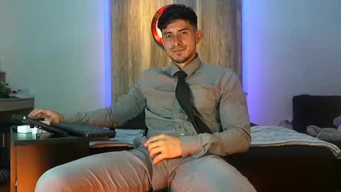 Snapshot of andrew_elliot chatting on 31, 10, 2025 Andrew online show from 31, 10, 2025