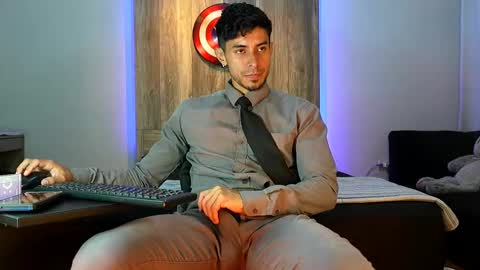 Snapshot of andrew_elliot chatting on 8, 11, 2025 Andrew online show from 8, 11, 2025