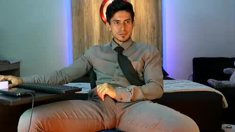 Snapshot of andrew_elliot chatting on 28, 11, 2025 Andrew online show from 28, 11, 2025