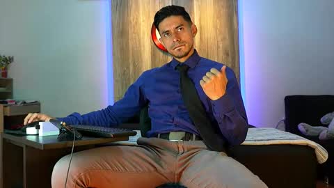 Snapshot of andrew_elliot chatting on 4, 12, 2025 Andrew online show from 4, 12, 2025