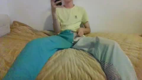 Snapshot of andrew_idk0g chatting on 20, 10, 2025 Andrew online show from 20, 10, 2025
