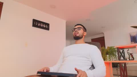 Snapshot of andrew_west_ chatting on 18, 1, 2026 ANDREW WEST online show from 18, 1, 2026