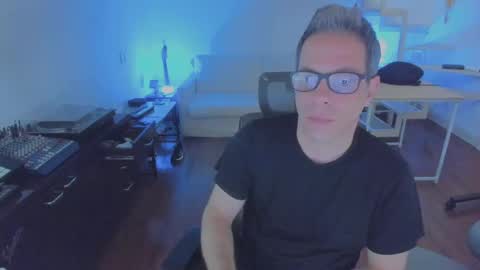 Snapshot of andy0pandi chatting on 5, 11, 2025 Andrew online show from 5, 11, 2025