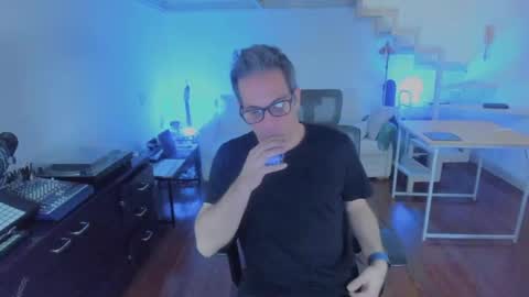 Snapshot of andy0pandi chatting on 18, 11, 2025 Andrew online show from 18, 11, 2025