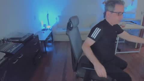 Snapshot of andy0pandi chatting on 1, 12, 2025 Andrew online show from 1, 12, 2025