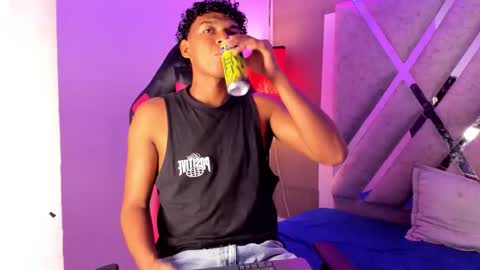 andy_jones7 online show from 13, 10, 2025