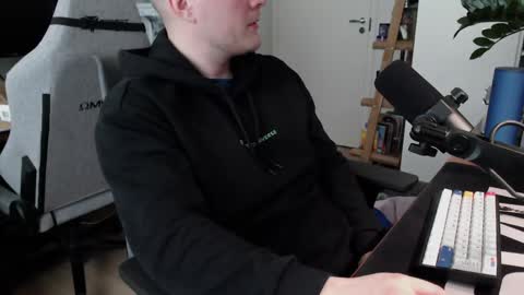 andycandy1994 online show from 26, 4, 2026