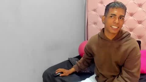 Snapshot of andyclouds21 chatting on 12, 10, 2025 andyclouds21 online show from 12, 10, 2025