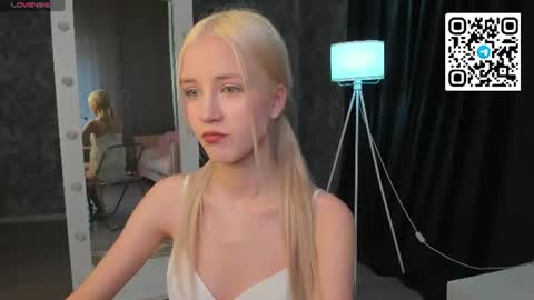 Snapshot of anellyball_ chatting on 19, 7, 2026 Anelly online show from 19, 7, 2026