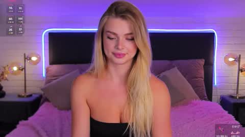 Snapshot of angel___blond chatting on 23, 10, 2025 Angel blond online show from 23, 10, 2025