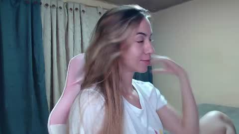 Snapshot of angel_girl10 chatting on 19, 7, 2026 Angel Girl online show from 19, 7, 2026