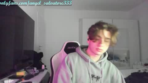 Snapshot of angel_salvatore333 chatting on 16, 11, 2025 Angel online show from 16, 11, 2025