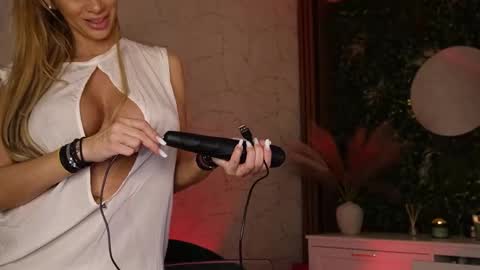 Anysia online show from 23, 12, 2025