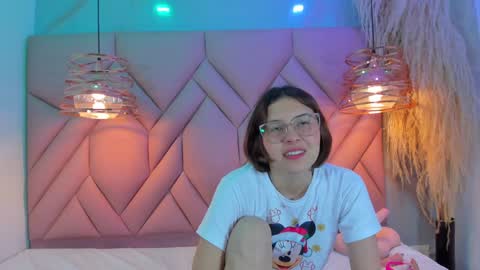 Snapshot of angelaa_cute chatting on 23, 12, 2024 ANGELA online show from 23, 12, 2024