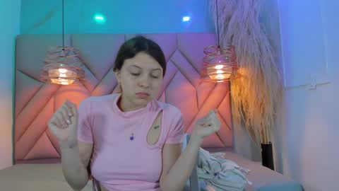 Snapshot of angelaa_cute chatting on 26, 12, 2024 ANGELA online show from 26, 12, 2024