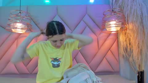 Snapshot of angelaa_cute chatting on 28, 12, 2024 ANGELA online show from 28, 12, 2024