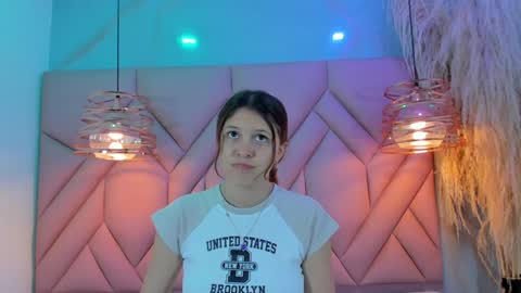 Snapshot of angelaa_cute chatting on 8, 1, 2025 ANGELA online show from 8, 1, 2025