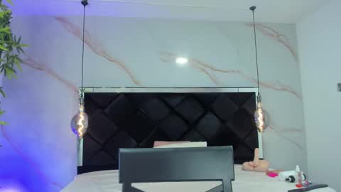 Snapshot of angelaa_cute chatting on 8, 10, 2025 ANGELA online show from 8, 10, 2025