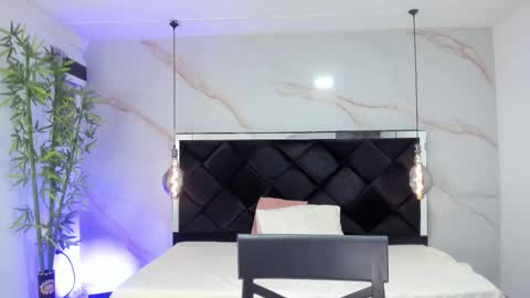 Snapshot of angelaa_cute chatting on 8, 11, 2025 ANGELA online show from 8, 11, 2025