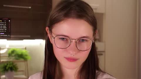 Snapshot of angelabalay chatting on 12, 9, 2025 Mary online show from 12, 9, 2025