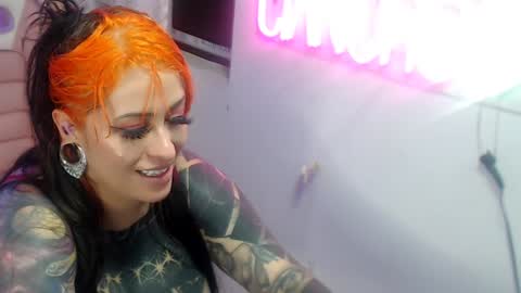Snapshot of angelacianuro_2 chatting on 25, 12, 2024 Angela Cianuro online show from 25, 12, 2024