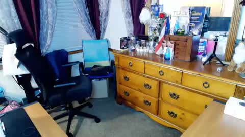 Snapshot of angelbaby11986 chatting on 4, 6, 2026 Angela Longcock online show from 4, 6, 2026