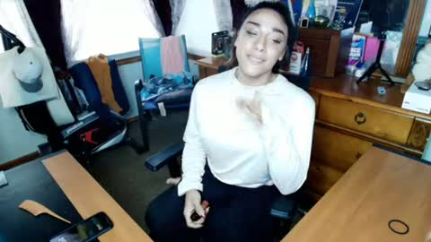 Snapshot of angelbaby11986 chatting on 14, 7, 2026 Angela Longcock online show from 14, 7, 2026