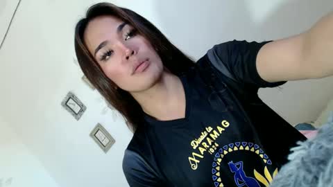 Yhanna online show from 4, 12, 2024