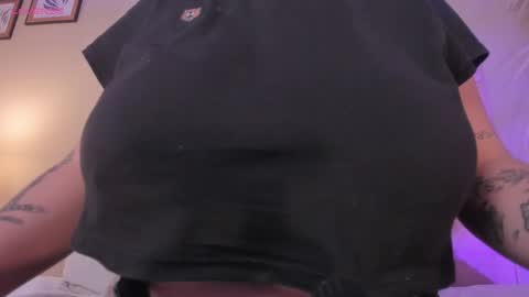 Snapshot of angelica_cross chatting on 21, 4, 2026 Angelica Cross online show from 21, 4, 2026