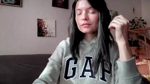 Angelika Rouge online show from 17, 10, 2025