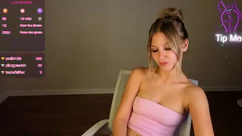 Snapshot of angelina_becker chatting on 7, 7, 2026 Angelina online show from 7, 7, 2026