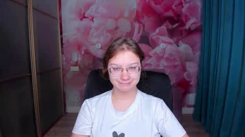 AngelinaLow online show from 9, 11, 2025