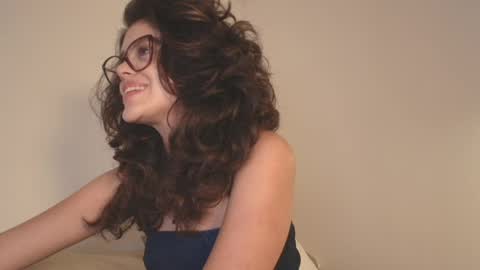 Snapshot of angelinarosss_ chatting on 4, 5, 2026 online show from 4, 5, 2026