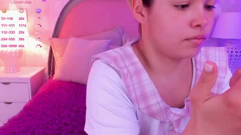Snapshot of angeline__cute chatting on 5, 5, 2026 angeline online show from 5, 5, 2026