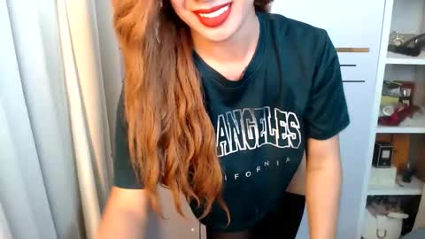 Snapshot of angelinnaxxx chatting on 5, 4, 2026 Anglina online show from 5, 4, 2026